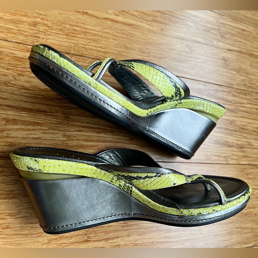 Cole Haan Air Snake 🐍 Wedge Heel Lime 🍋‍🟩 Green & Silver Leather Thong Sandal 8 - Picture 3 of 14